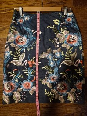 Floral Embroidered Pencil Skirt